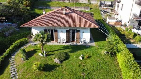 casa indipendente in vendita a Gavirate