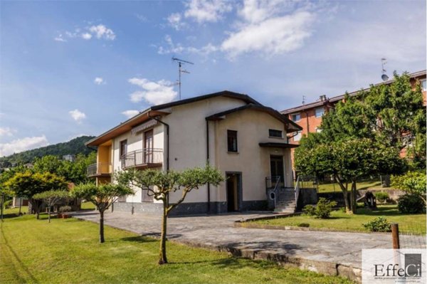 casa indipendente in vendita a Gavirate in zona Voltorre