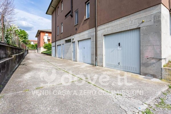 appartamento in vendita a Gavirate in zona Oltrona al Lago