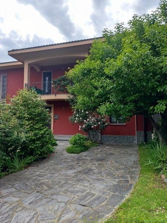casa indipendente in vendita a Gavirate