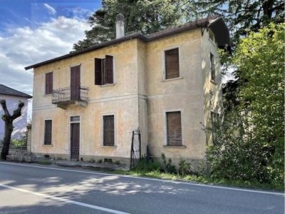 casa indipendente in vendita a Gavirate