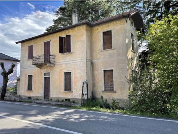casa indipendente in vendita a Gavirate