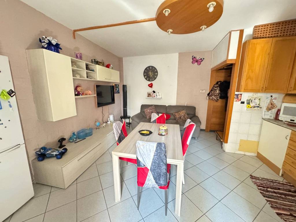 casa indipendente in vendita a Gavirate