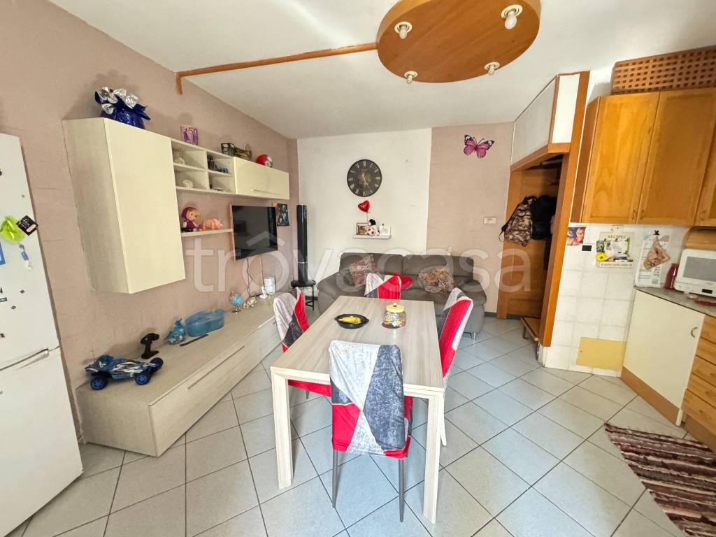 casa indipendente in vendita a Gavirate