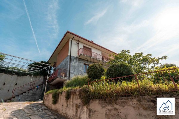 casa indipendente in vendita a Gavirate