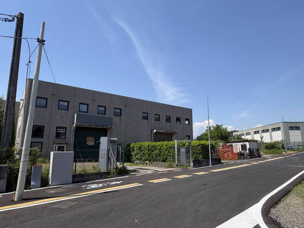 locale commerciale in vendita a Gavirate