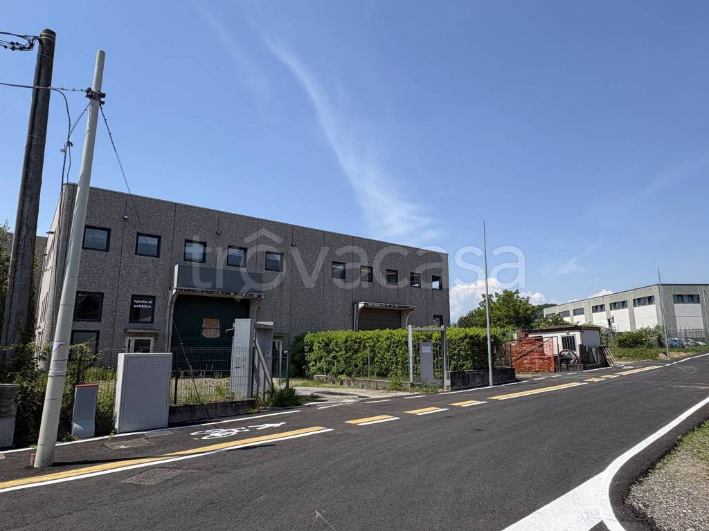 locale commerciale in vendita a Gavirate
