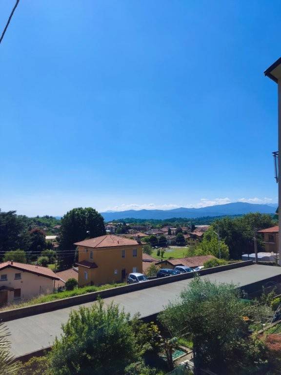 appartamento in vendita a Gavirate