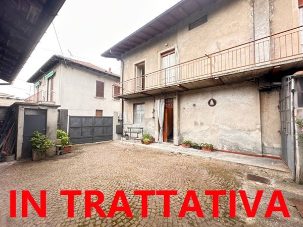 casa indipendente in vendita a Gavirate
