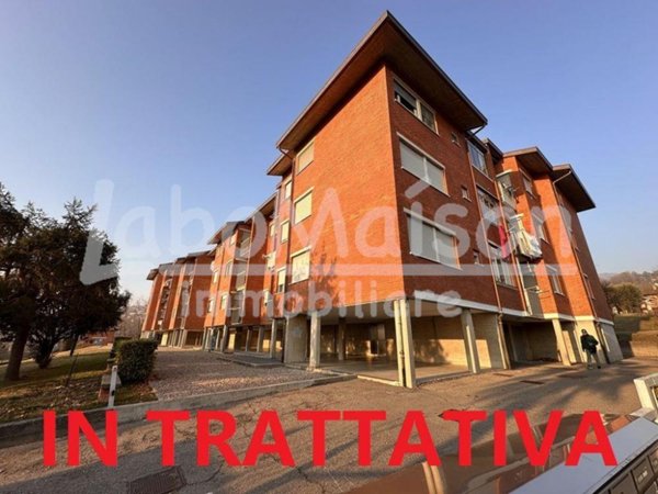 appartamento in vendita a Gavirate in zona Voltorre