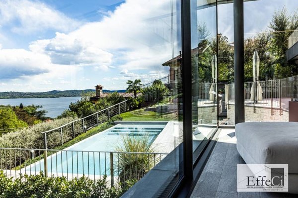 casa indipendente in vendita a Gavirate