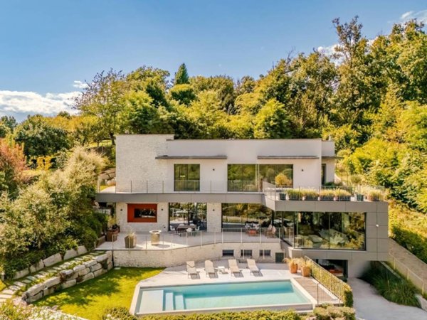 casa indipendente in vendita a Gavirate