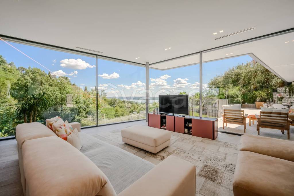 casa indipendente in vendita a Gavirate