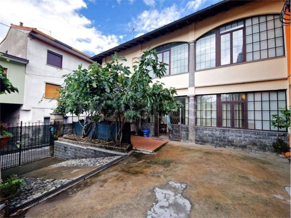 casa indipendente in vendita a Gavirate