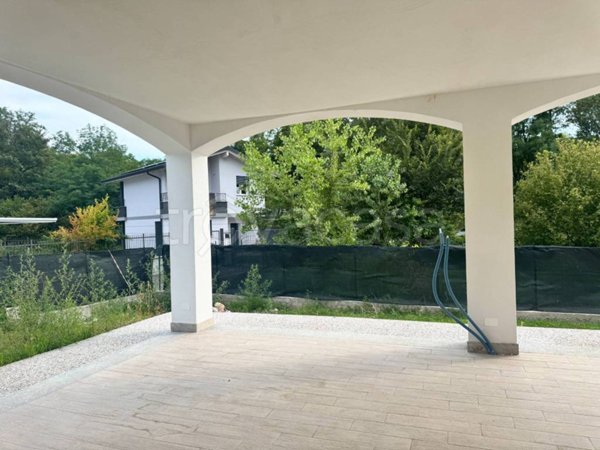 appartamento in vendita a Gavirate in zona Voltorre