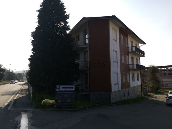 appartamento in vendita a Gavirate in zona Voltorre