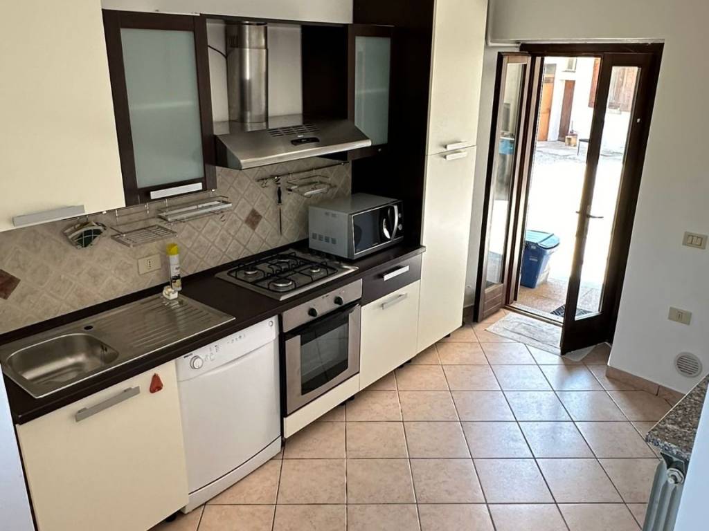 casa indipendente in vendita a Gavirate