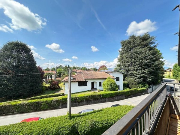 appartamento in vendita a Gavirate