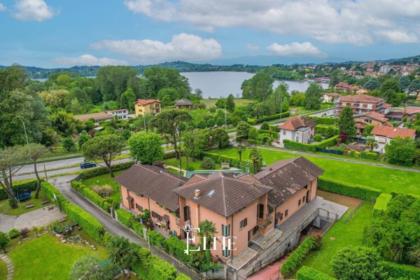 casa indipendente in vendita a Gavirate