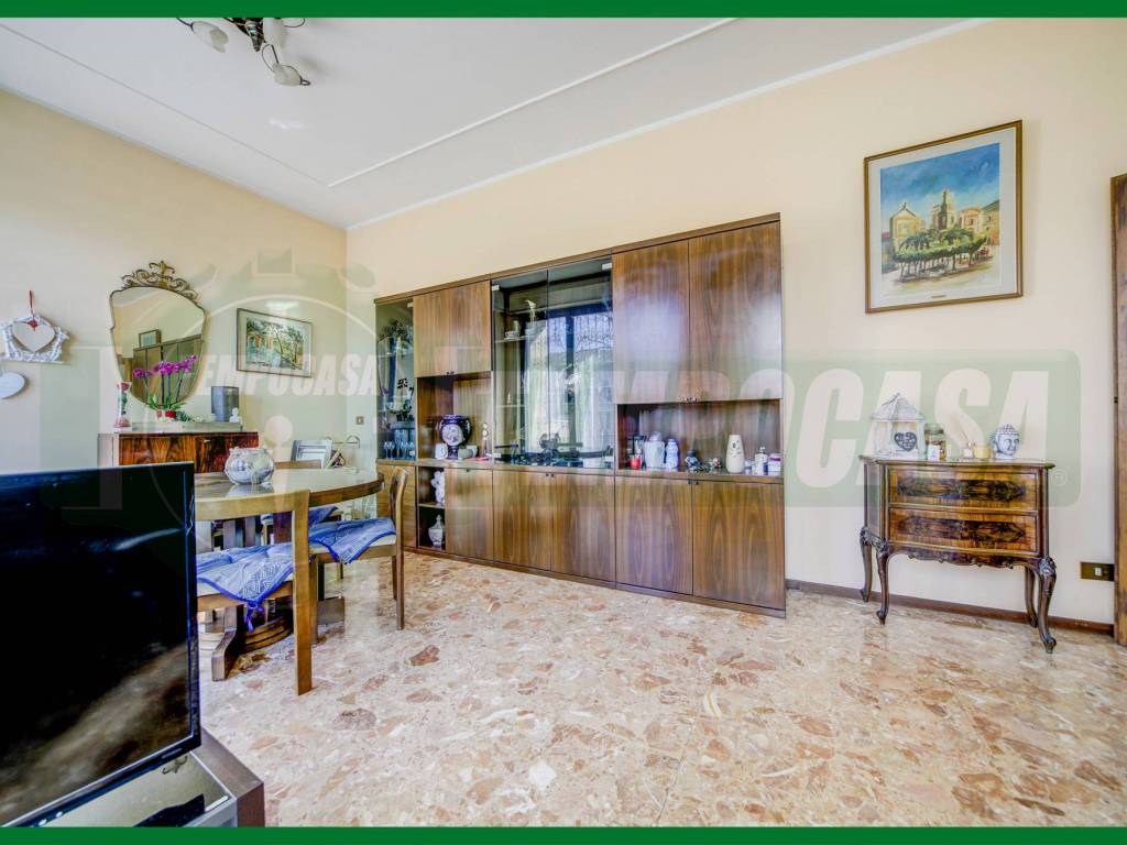 appartamento in vendita a Gavirate