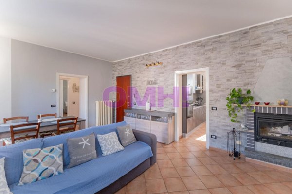 appartamento in vendita a Gavirate
