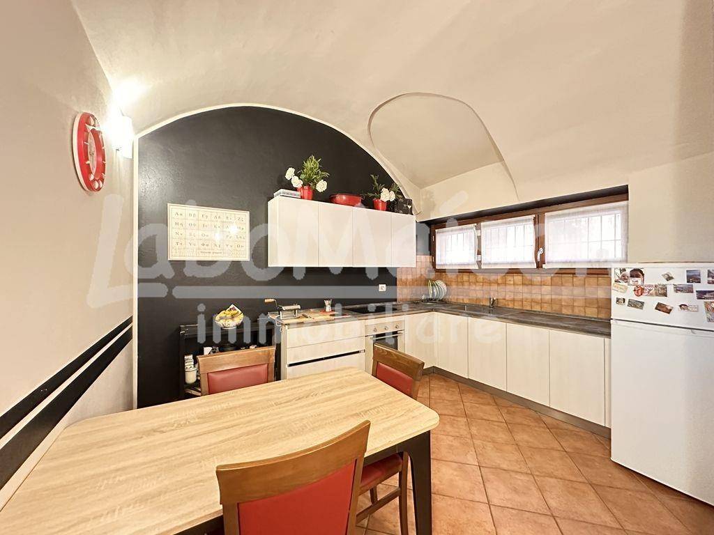 appartamento in vendita a Gavirate