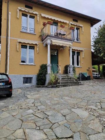 casa indipendente in vendita a Gavirate