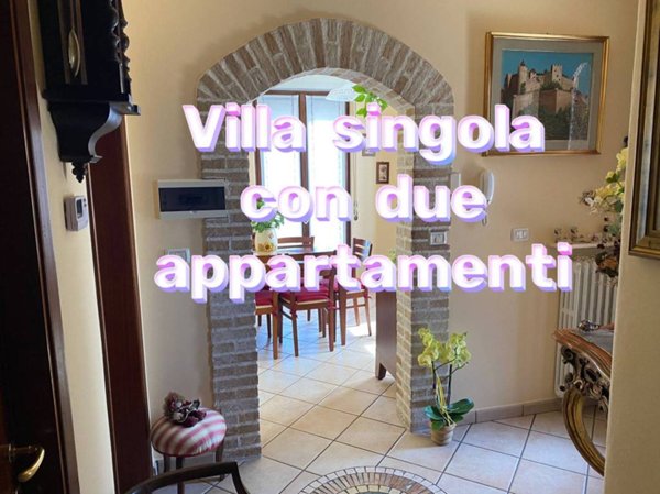 casa indipendente in vendita a Gavirate