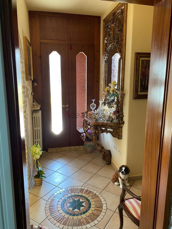 casa indipendente in vendita a Gavirate