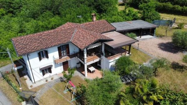 casa indipendente in vendita a Gavirate