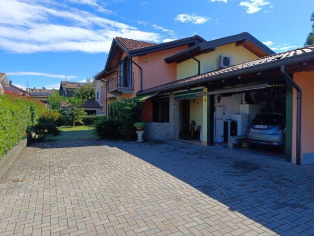 casa indipendente in vendita a Gavirate