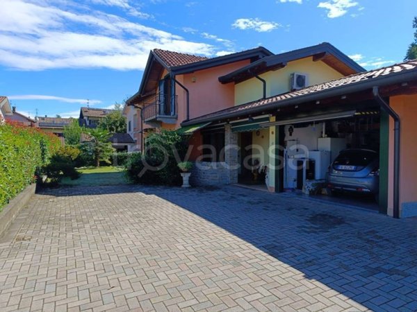 casa indipendente in vendita a Gavirate