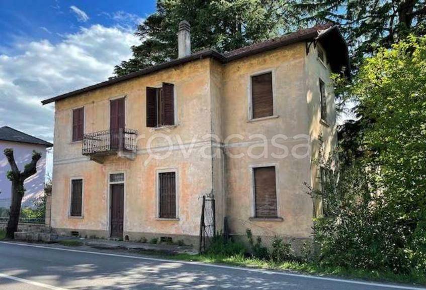 casa indipendente in vendita a Gavirate