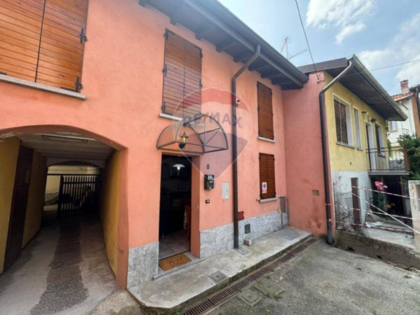 casa indipendente in vendita a Gavirate