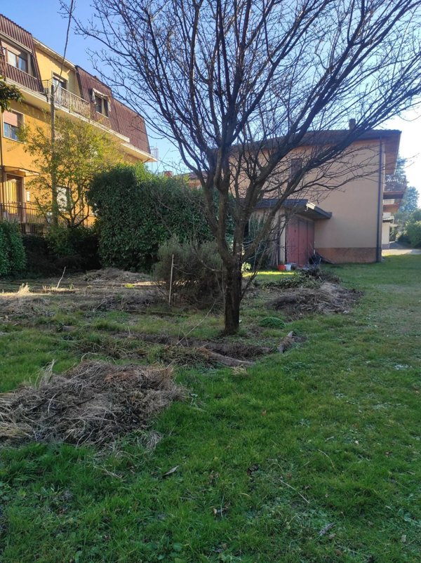 casa indipendente in vendita a Gavirate