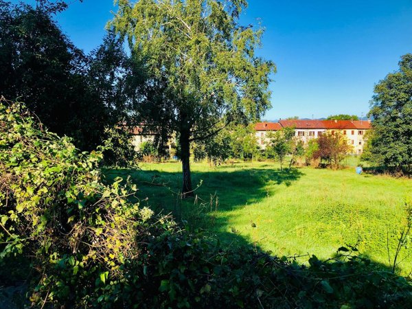 terreno edificabile in vendita a Gavirate in zona Voltorre