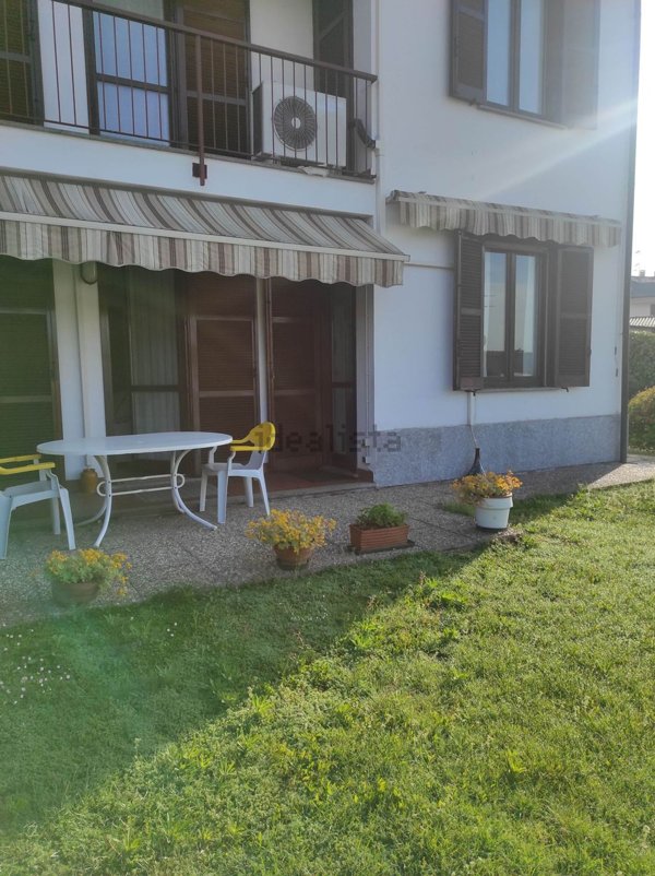 casa indipendente in vendita a Gavirate