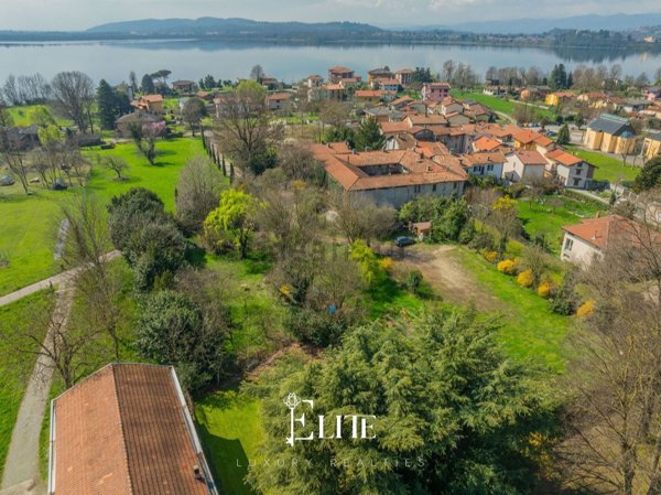 terreno edificabile in vendita a Gavirate