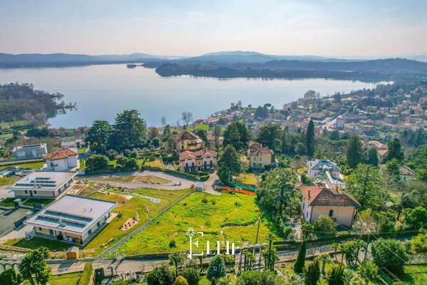 casa indipendente in vendita a Gavirate