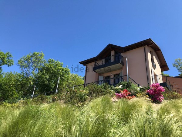 casa indipendente in vendita a Gavirate