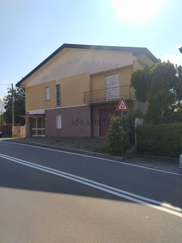 casa indipendente in vendita a Gavirate