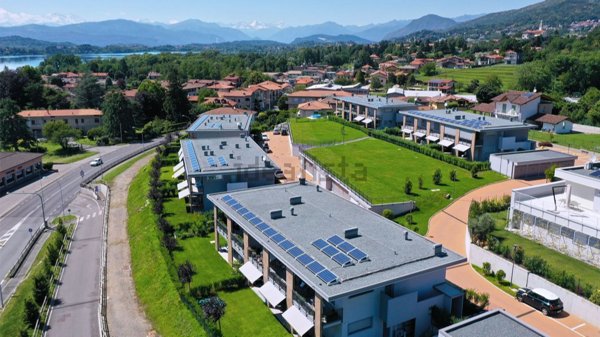 casa indipendente in vendita a Gavirate