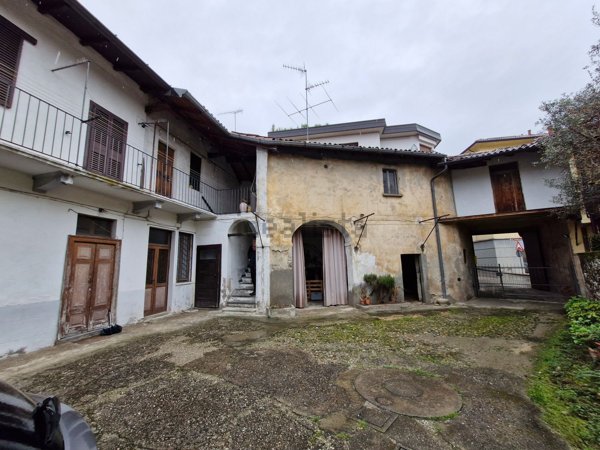casale in vendita a Gavirate