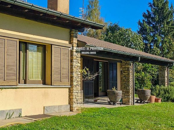 casa indipendente in vendita a Gavirate