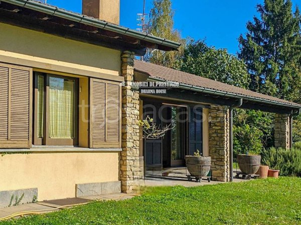 casa indipendente in vendita a Gavirate