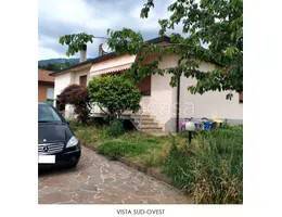 appartamento in vendita a Gavirate in zona Voltorre