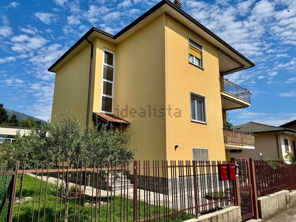 casa indipendente in vendita a Gavirate