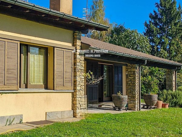 casa indipendente in vendita a Gavirate