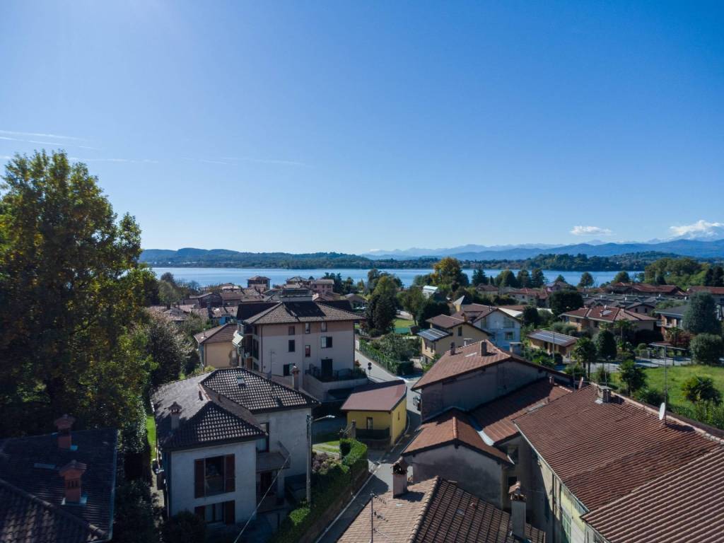 casa indipendente in vendita a Gavirate