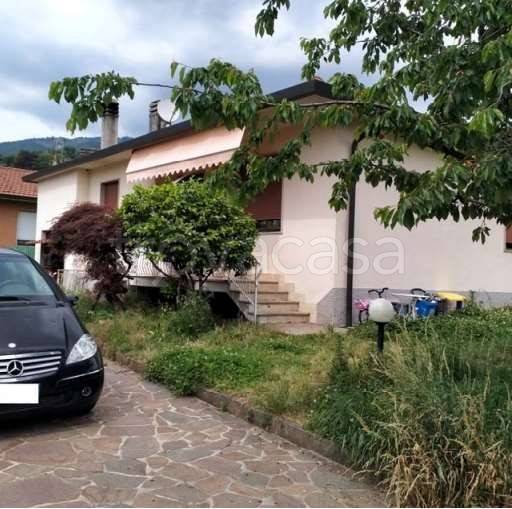 casa indipendente in vendita a Gavirate